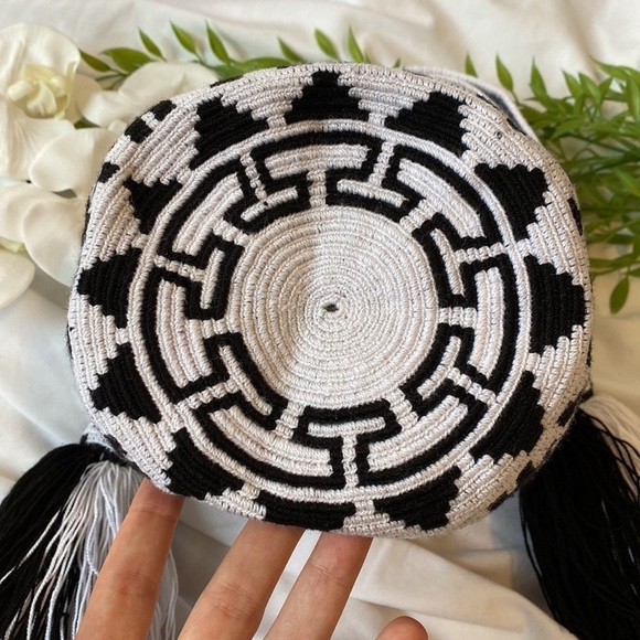 Black and White Elephant Print Mini Wayuu Drawstring Crossbody Mochila Bag - Picture 4 of 11